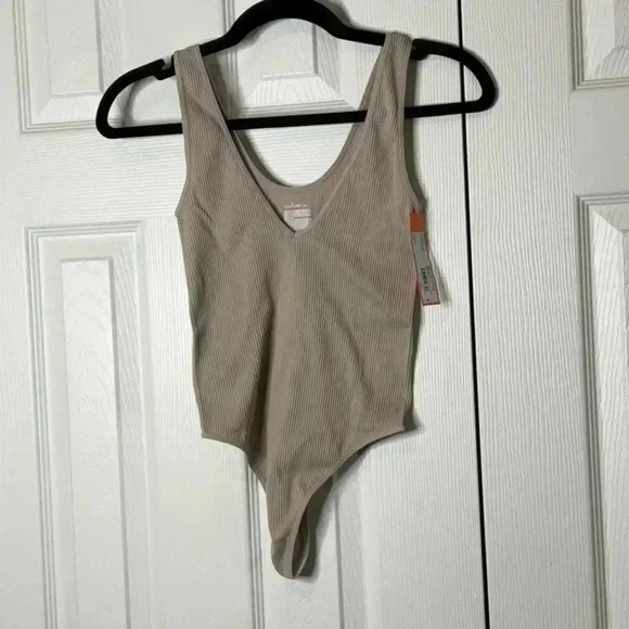 Colsie Women's Seamless Ribbed Bodysuit - Picture 3 of 10